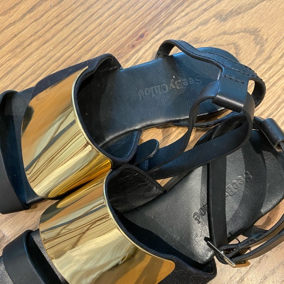 See by Chloé Black/Gold Flat Leather Sandals US 7 - Picture 3 of 5